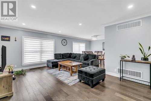 2909 Lloyd George, Windsor, ON - Indoor Photo Showing Living Room
