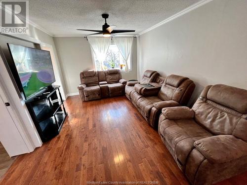 600 Park Street Unit# 1, Windsor, ON - Indoor Photo Showing Living Room