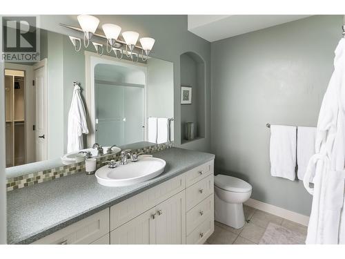 605 Almandine Court, Kelowna, BC - Indoor Photo Showing Bathroom