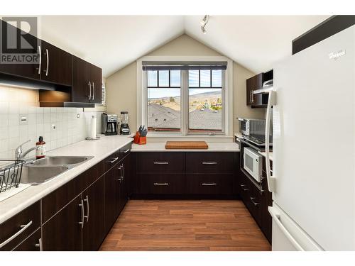 605 Almandine Court, Kelowna, BC - Indoor Photo Showing Kitchen With Double Sink