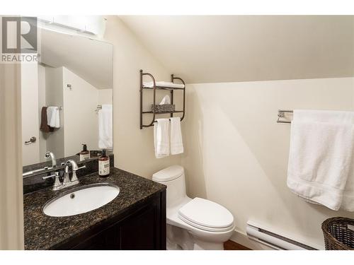 605 Almandine Court, Kelowna, BC - Indoor Photo Showing Bathroom
