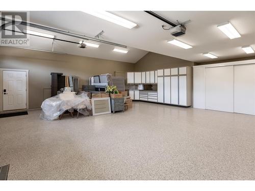 605 Almandine Court, Kelowna, BC - Indoor Photo Showing Garage