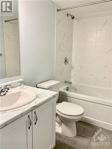 996 Chapman Mills Drive, Ottawa, ON - Indoor Photo Showing Bathroom