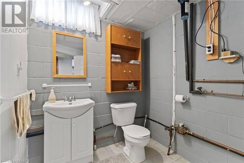 310 7Th Avenue, Hanover, ON - Indoor Photo Showing Bathroom