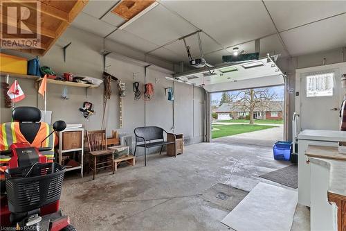 310 7Th Avenue, Hanover, ON - Indoor Photo Showing Garage