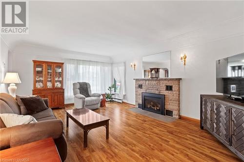 310 7Th Avenue, Hanover, ON - Indoor Photo Showing Living Room With Fireplace