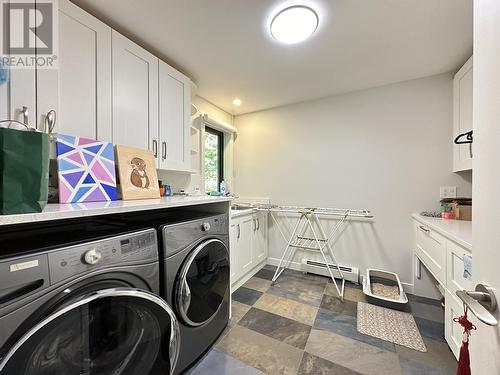 855 Andover Crescent, West Vancouver, BC - Indoor Photo Showing Laundry Room