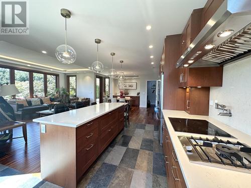 855 Andover Crescent, West Vancouver, BC - Indoor Photo Showing Kitchen With Upgraded Kitchen