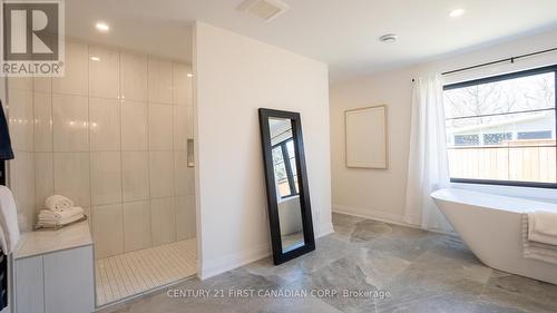 1337 Lakeshore Road, Sarnia, ON - Indoor Photo Showing Bathroom