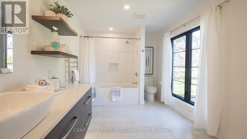1337 Lakeshore Road, Sarnia, ON - Indoor Photo Showing Bathroom