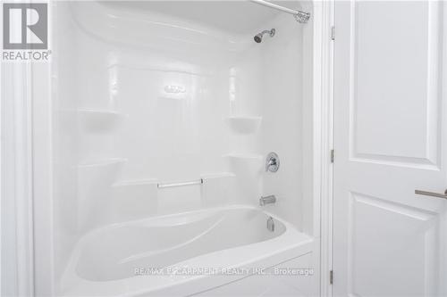 207 - 2620 Binbrook Road, Hamilton, ON - Indoor Photo Showing Bathroom