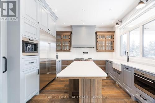124 Farm Gate Road, Blue Mountains, ON - Indoor Photo Showing Kitchen With Upgraded Kitchen