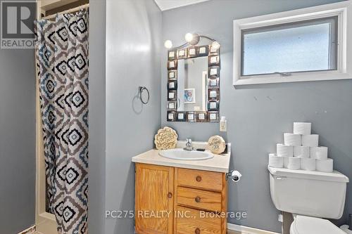 26 Sylvan Drive, North Dumfries, ON - Indoor Photo Showing Bathroom