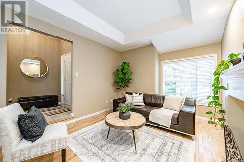 42 Peartree Crescent, Guelph, ON - Indoor Photo Showing Living Room