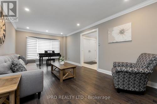 27 Petworth Road, Brampton, ON - Indoor Photo Showing Living Room