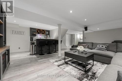 27 Petworth Road, Brampton, ON - Indoor Photo Showing Living Room