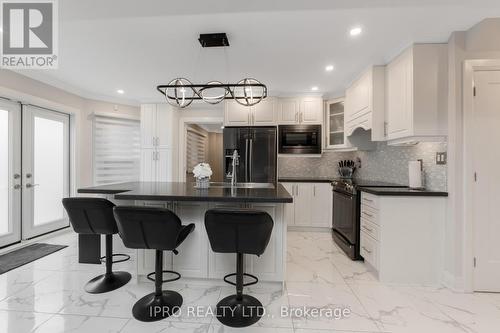 27 Petworth Road, Brampton, ON - Indoor Photo Showing Kitchen With Upgraded Kitchen