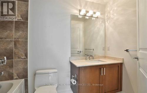 219 - 11 Bronte Road, Oakville, ON - Indoor Photo Showing Bathroom