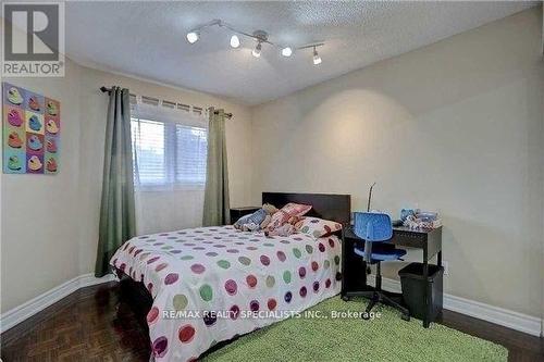 1089 Red Pine Crescent, Mississauga, ON - Indoor Photo Showing Bedroom