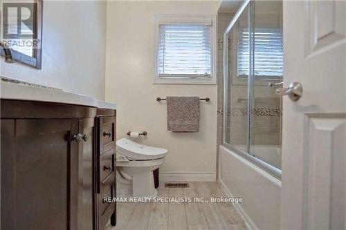1089 Red Pine Crescent, Mississauga, ON - Indoor Photo Showing Bathroom