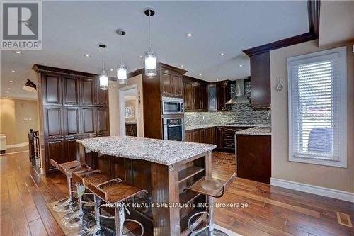 1089 Red Pine Crescent, Mississauga, ON - Indoor Photo Showing Kitchen With Upgraded Kitchen