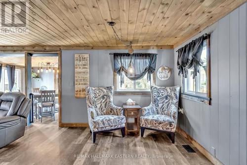 48 North Bayou Road, Kawartha Lakes, ON - Indoor Photo Showing Living Room