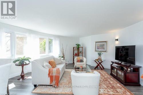 293 Tunis Street, Ingersoll, ON - Indoor Photo Showing Living Room