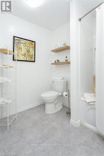 293 Tunis Street, Ingersoll, ON - Indoor Photo Showing Bathroom