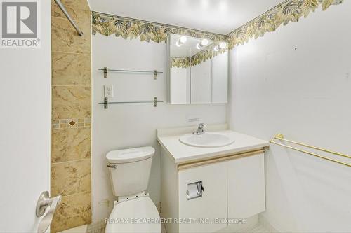 409 - 1964 Main Street W, Hamilton, ON - Indoor Photo Showing Bathroom