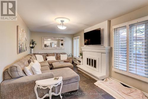 33 Ashfield Drive, Richmond Hill, ON - Indoor Photo Showing Living Room With Fireplace