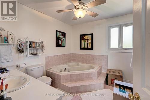 33 Ashfield Drive, Richmond Hill, ON - Indoor Photo Showing Bathroom