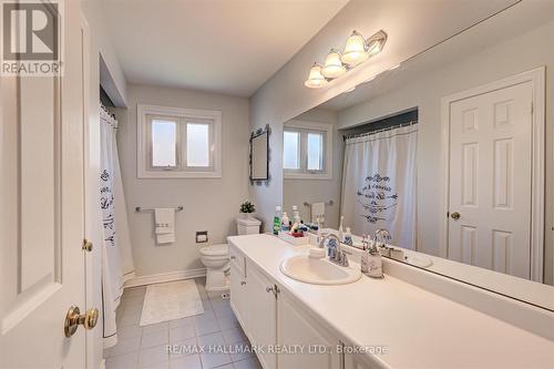 33 Ashfield Drive, Richmond Hill, ON - Indoor Photo Showing Bathroom