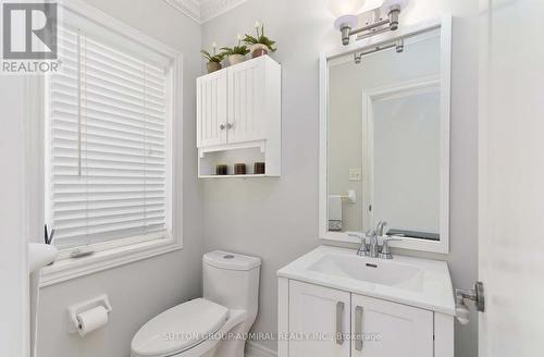 54 Bentoak Crescent, Vaughan, ON - Indoor Photo Showing Bathroom