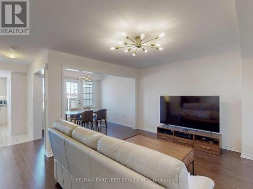 97 Mcalister Avenue, Richmond Hill, ON - Indoor Photo Showing Living Room