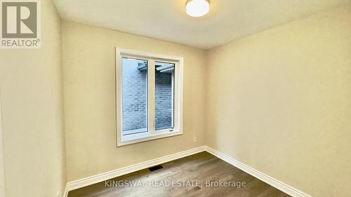 109 Bearberry Road, Springwater, ON - Indoor Photo Showing Other Room