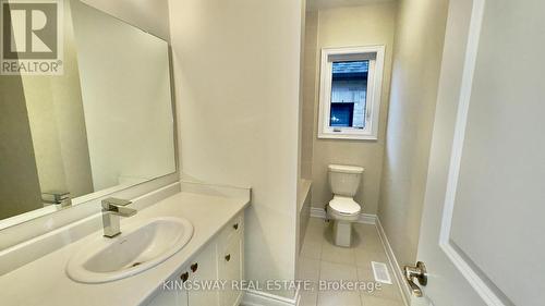 109 Bearberry Road, Springwater, ON - Indoor Photo Showing Bathroom