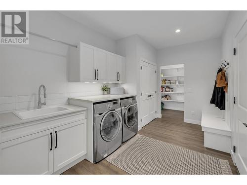 99 Forest Edge Place, Kelowna, BC - Indoor Photo Showing Laundry Room