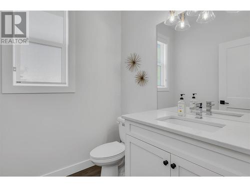 99 Forest Edge Place, Kelowna, BC - Indoor Photo Showing Bathroom