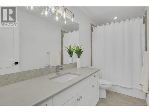 99 Forest Edge Place, Kelowna, BC - Indoor Photo Showing Bathroom