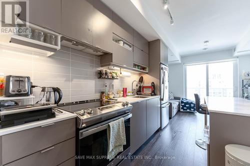 2706 - 4065 Confederation Parkway, Mississauga, ON - Indoor Photo Showing Kitchen With Stainless Steel Kitchen