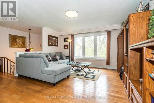 579 Rustic Road, Toronto, ON - Indoor Photo Showing Living Room