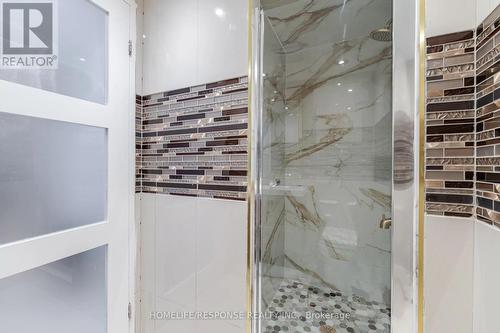 702 - 265 Enfield Place, Mississauga, ON - Indoor Photo Showing Bathroom