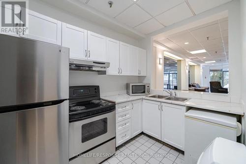 702 - 265 Enfield Place, Mississauga, ON - Indoor Photo Showing Kitchen With Double Sink