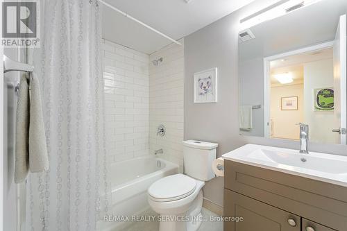 428 - 650 Lawrence Avenue W, Toronto, ON - Indoor Photo Showing Bathroom