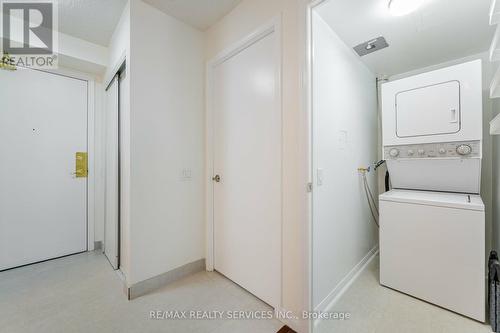428 - 650 Lawrence Avenue W, Toronto, ON - Indoor Photo Showing Laundry Room