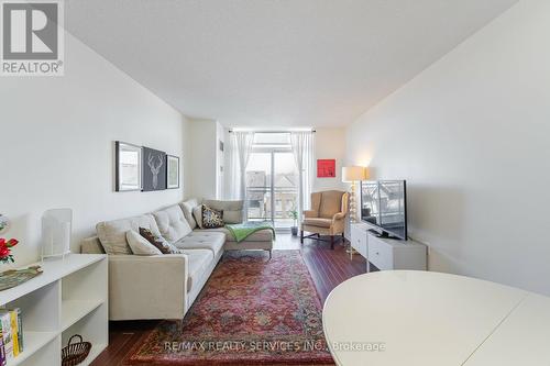 428 - 650 Lawrence Avenue W, Toronto, ON - Indoor Photo Showing Living Room