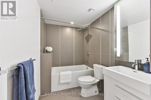3308 - 101 Peter Street, Toronto, ON - Indoor Photo Showing Bathroom