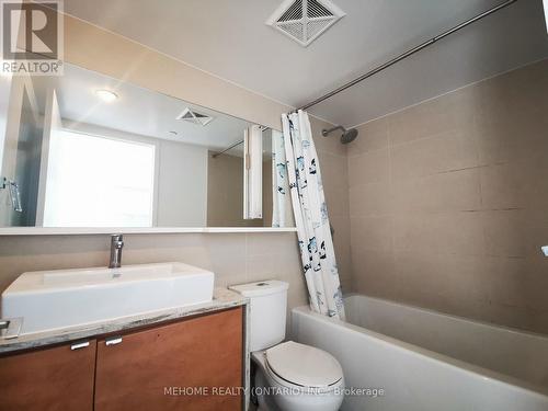 521 - 72 Esther Shiner Boulevard, Toronto, ON - Indoor Photo Showing Bathroom