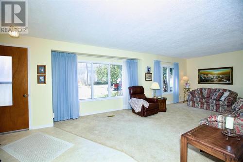 409 Mccamus Ave, Temiskaming Shores, ON - Indoor Photo Showing Living Room