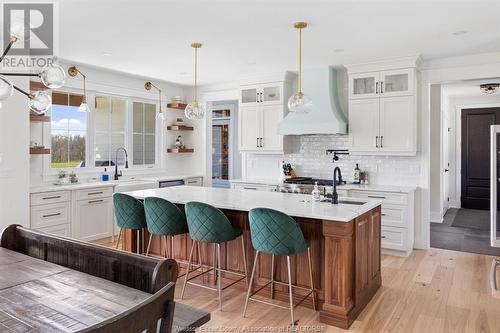 5759 5Th Concession Road, Essex, ON - Indoor Photo Showing Kitchen With Upgraded Kitchen